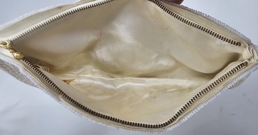 Beautiful Vtg La Regale White Ivory Beaded Sequin Clutch Evening Party Wedding - Picture 3 of 8